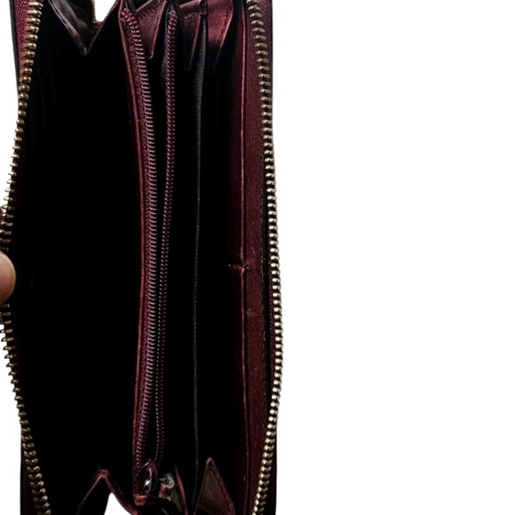 Gucci Guccissima Continental Wallet Interlocking GG Zipper Charm - Picture 8 of 13